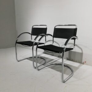 Lot de 2 cadires de cortesia tipus bauhaus de segona mà en venda a cabauoportunitats.com Balaguer - Lleida - Catalunya