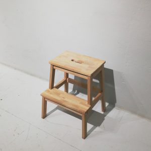 Taburete escalera de haya 50cm en venta en cabauoportunitats.com