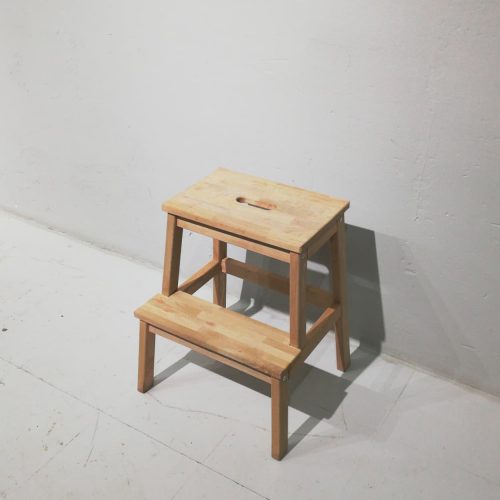 Taburete escalera de haya 50cm en venta en cabauoportunitats.com