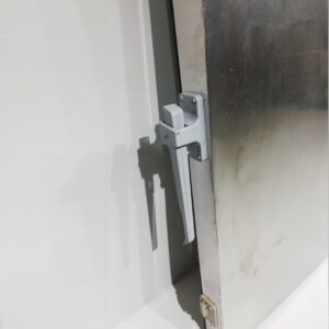 Porta d'acer inoxidable de segona mà en bon estat en venda a cabauoportunitats.com Balaguer - Lleida - Catalunya