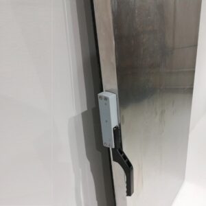 Puerta de acero inoxidable de segunda mano en venta en cabauoportunitats.com