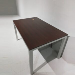 Escritorio de oficina de 144x80cm de segunda mano en venta en cabauoportunitats.com Balaguer - Lleida - Catalunya