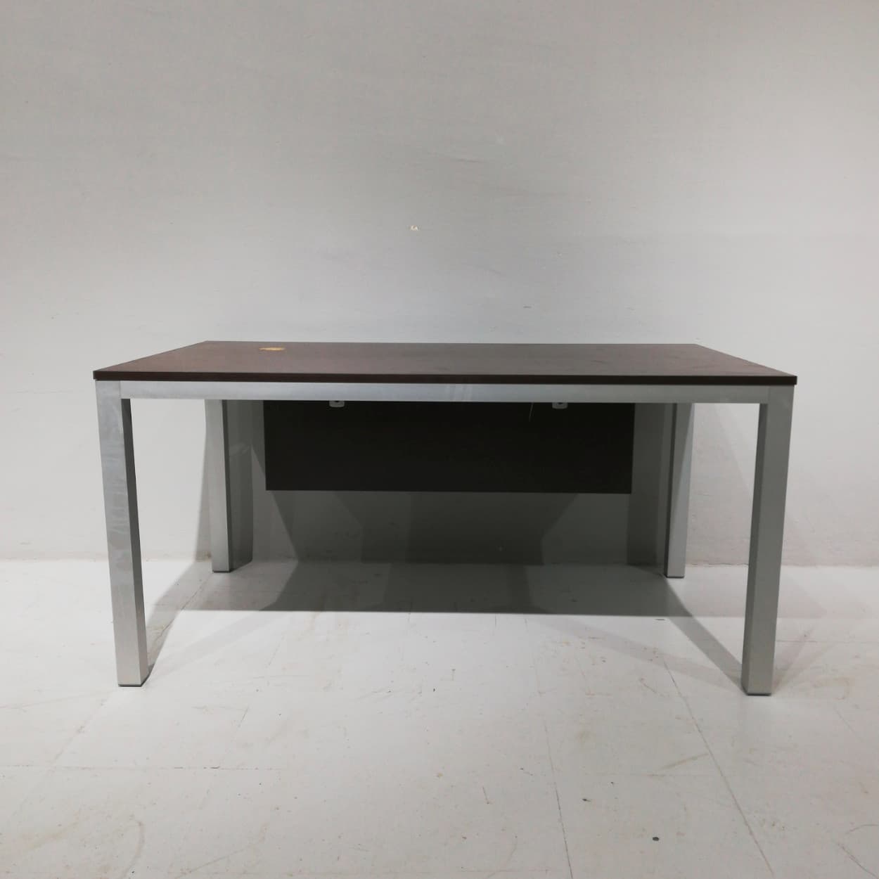 Escritorio de oficina de 144x80cm de segunda mano en venta en cabauoportunitats.com Balaguer - Lleida - Catalunya