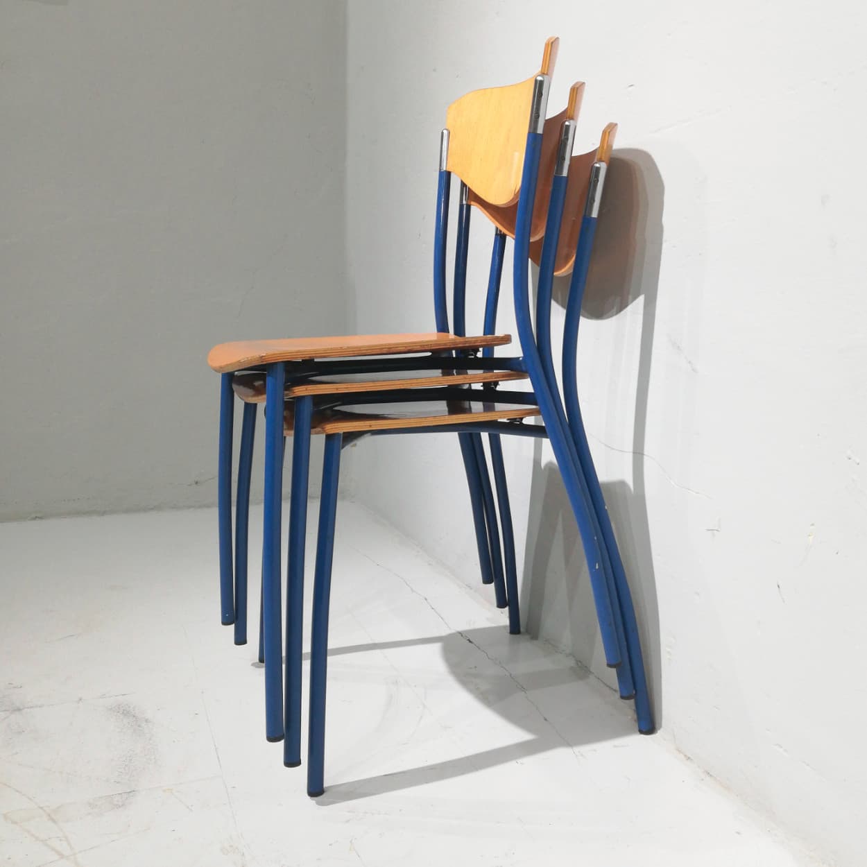 Conjunto de mesa de 70x70cm + 2 sillas en venta en cabauoportunitats.com