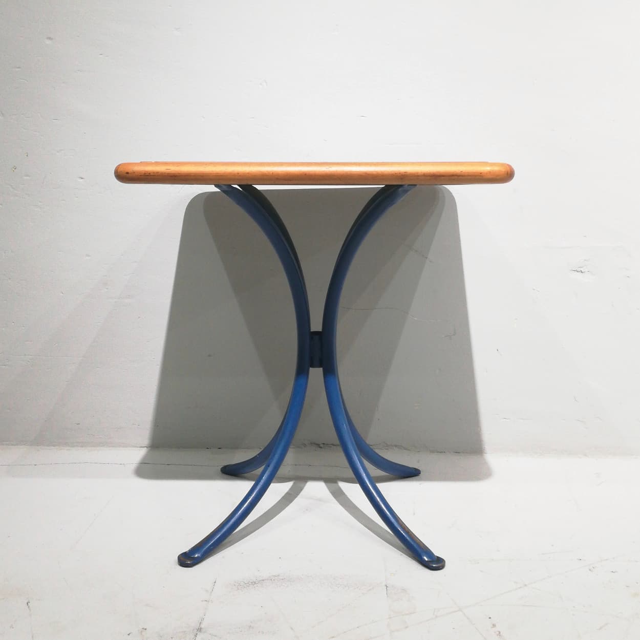 Conjunto de mesa de 70x70cm + 2 sillas en venta en cabauoportunitats.com