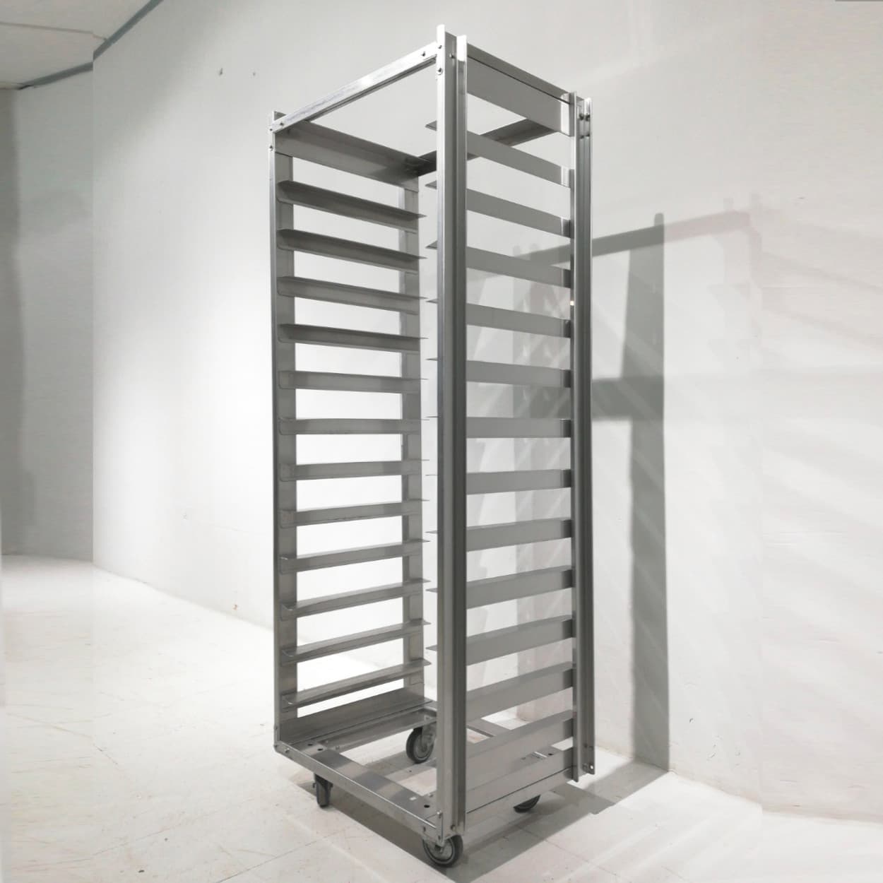 Carro d'acer inoxidable per a 12 safates en venda a cabauoportunitats.com Balaguer - Lleida - Catalunya