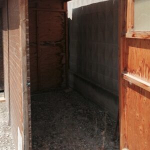 Caseta de fusta nova, utilitzada d'exposició amb desgast per l'ús en venda a cabauoportunitats.com Balaguer - Lleida - Catlaunya