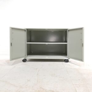 Armario metálico de segunda mano con ruedas en venta en cabauoportunitats.com