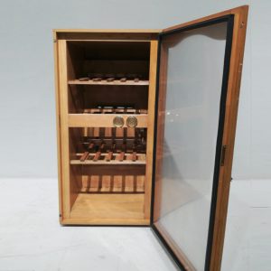 Nevera de vins de 60x63cm de segona mà en venda a cabauoportunitats.com Balaguer - Lleida - Catalunya