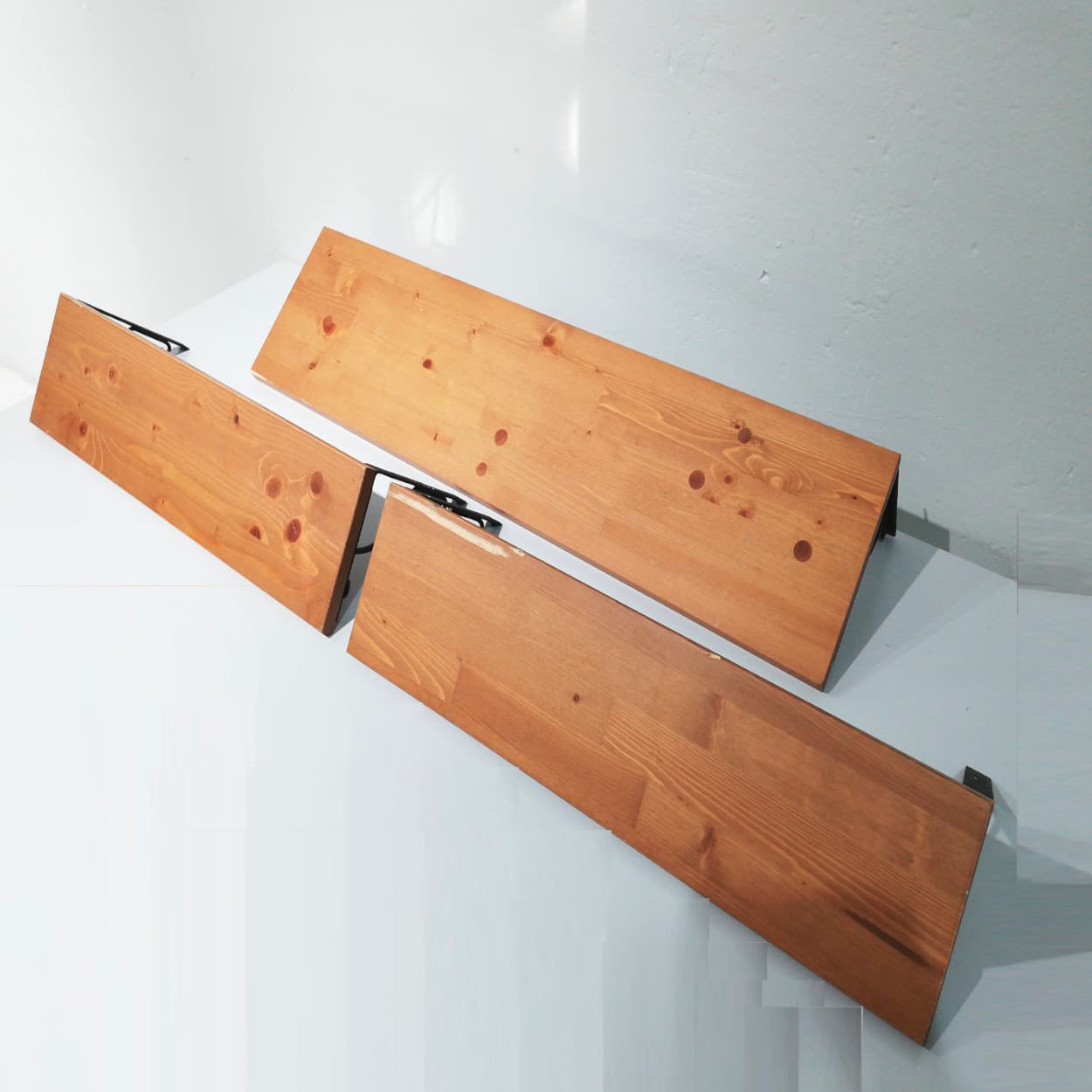 Lot de 3 prestatgeries de fusta de segona mà en venda a cabauoportunitats.com Balaguer - Lleida - Catalunya