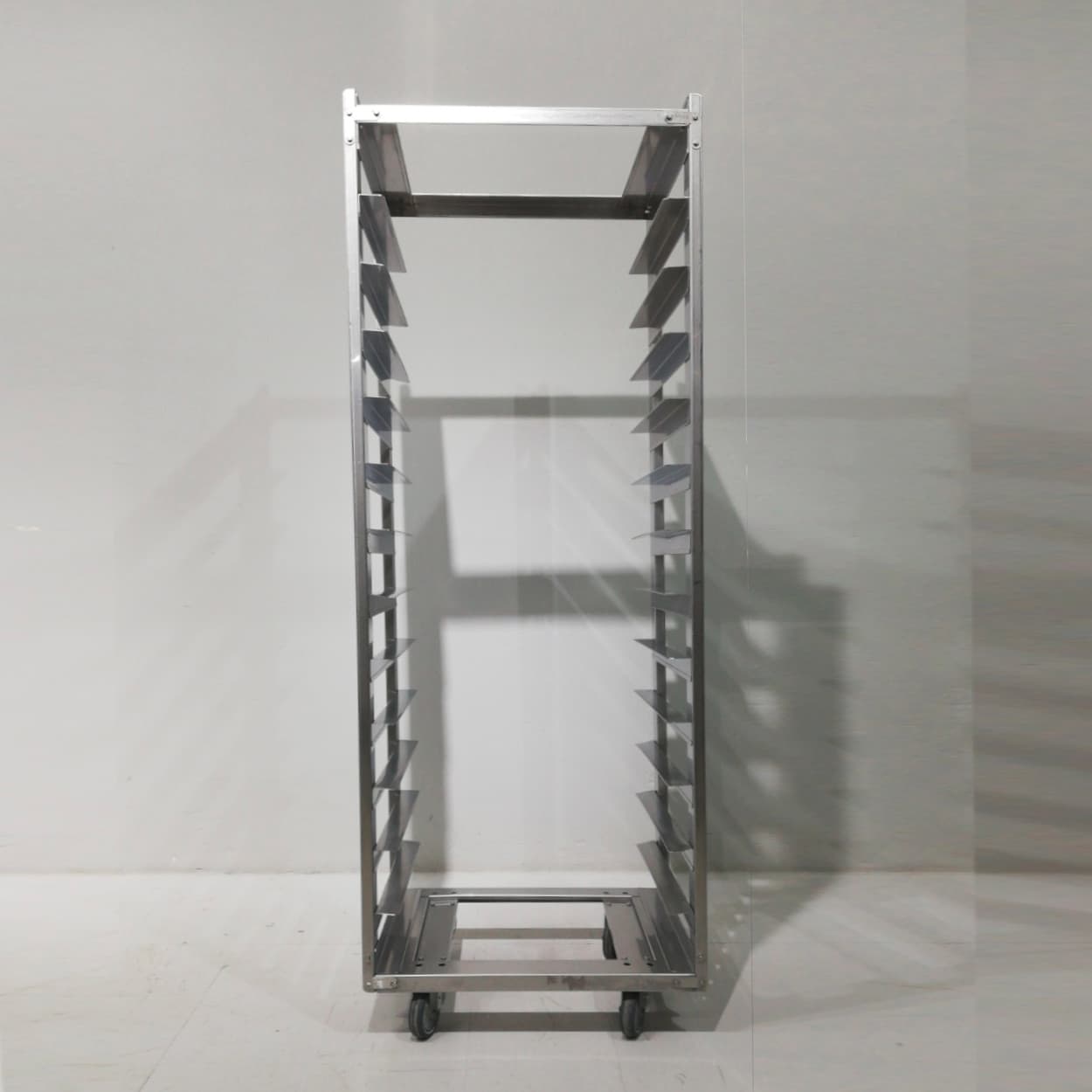 Carro d'acer inoxidable per a 12 safates en venda a cabauoportunitats.com Balaguer - Lleida - Catalunya