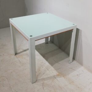 Mesa de aluminio y cristal de segunda mano en venta en cabauoportunitats.com
