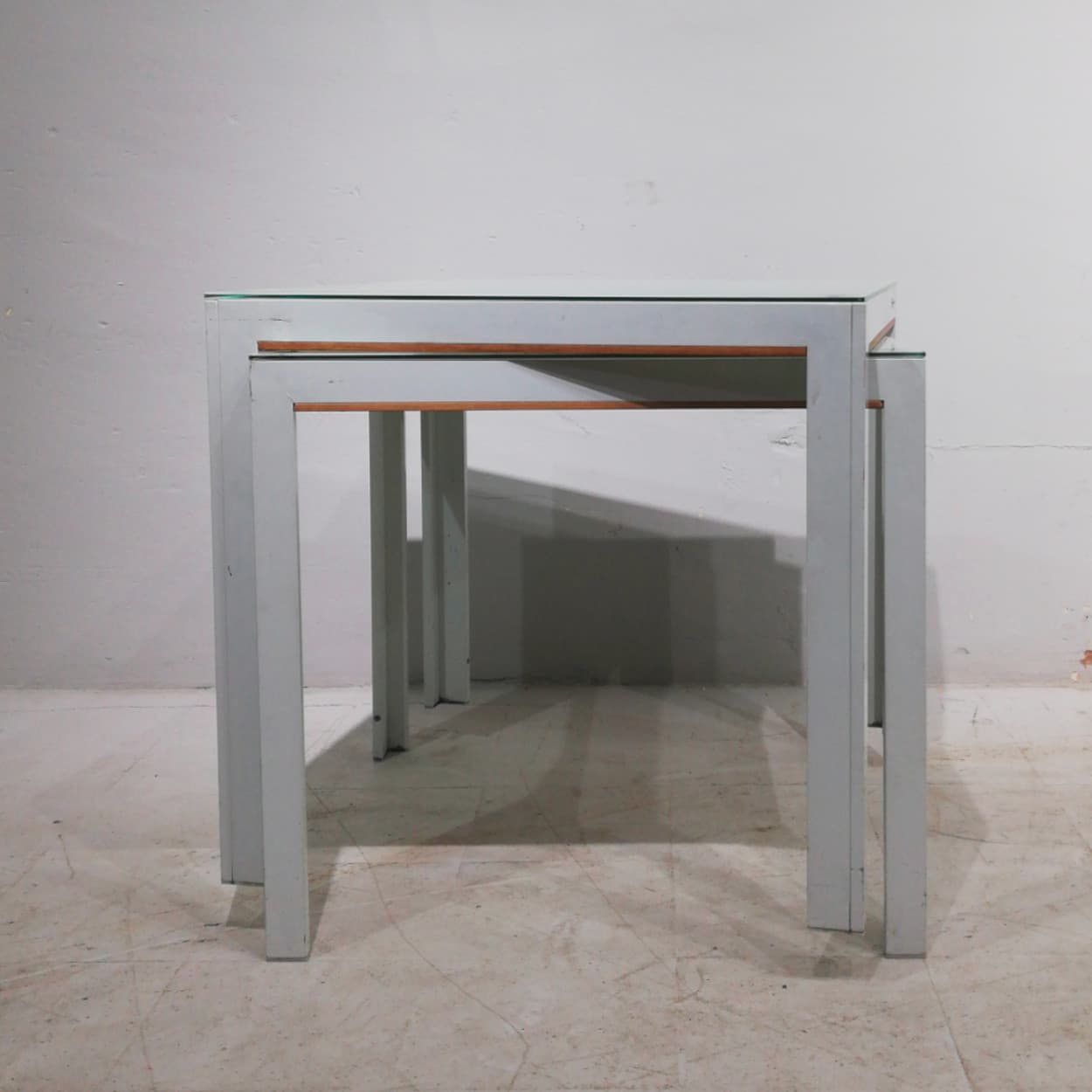Mesa de aluminio y cristal de segunda mano en venta en cabauoportunitats.com