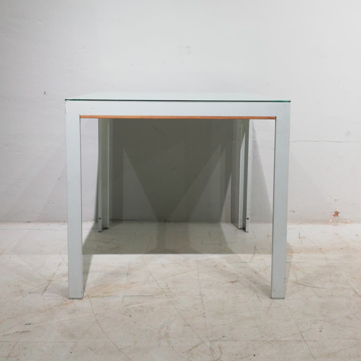 Mesa de aluminio y cristal de segunda mano en venta en cabauoportunitats.com