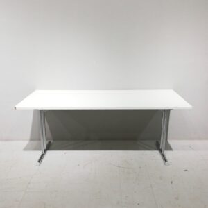 Mesa plegable de melamina de 180x80cm con tara en venta en cabauoportunitats.com