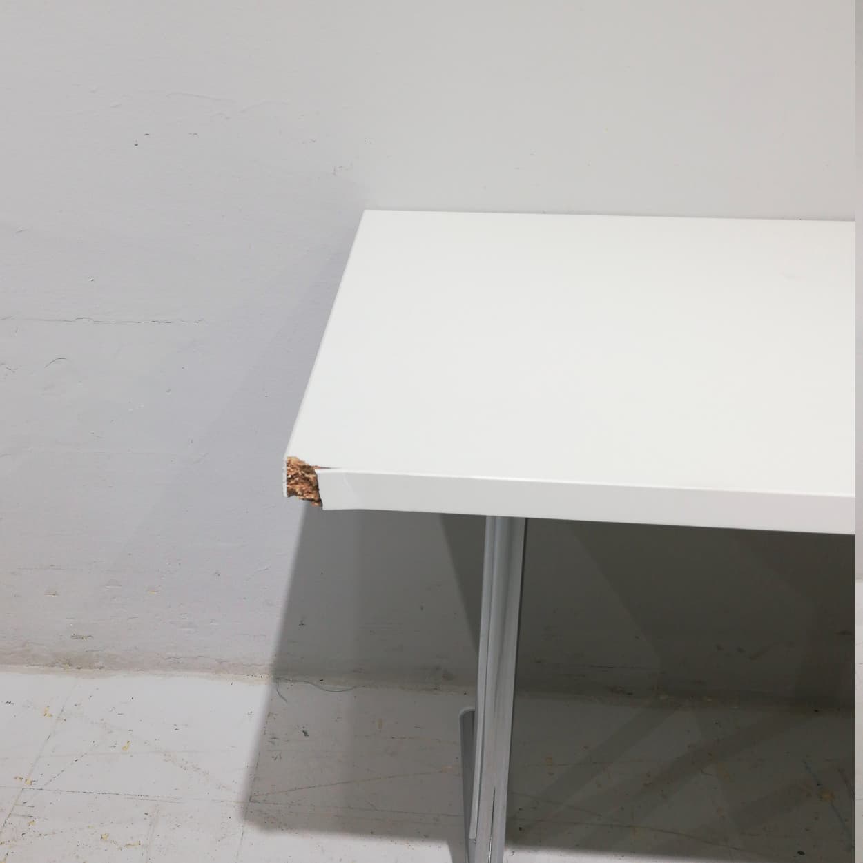 Mesa plegable de melamina de 180x80cm con tara en venta en cabauoportunitats.com