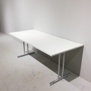 Mesa plegable de melamina de 180x80cm con tara en venta en cabauoportunitats.com