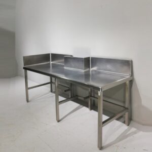 Taula d'acer inoxidable de 216x70x111cm de segona mà en venda a cabauoportunitats.com Balaguer - Lleida - Catalunya