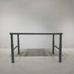 Mesa de taller de altura regulable de ocasión en venta en cabauoportunitats.com