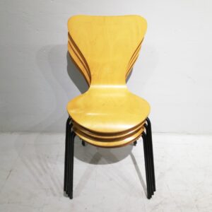 Cadira apilable de fusta i tub d'acer de segona mà en venda a cabauoportuntiats.com Balaguer - Lleida - Catalunya