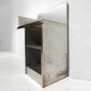 Prestatgeria inox amb taula treball de 95x62cm de segona mà en venda a cabauoportunitats.com Balaguer - Lleida - Catalunya