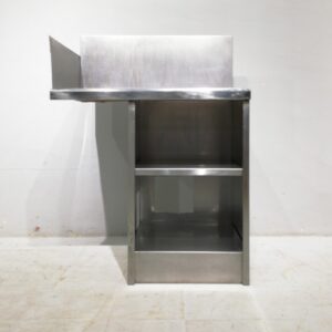 Prestatgeria inox amb taula treball de 95x62cm de segona mà en venda a cabauoportunitats.com Balaguer - Lleida - Catalunya