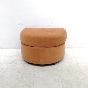 Sofà beige amb reposapeus 270cm de segona mà en venda a cabauoportunitats.com Balaguer - Lleida - Catalunya