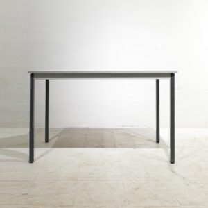 Mesa de color gris luminoso de 120x60cm en venta en cabauoportunitats.com