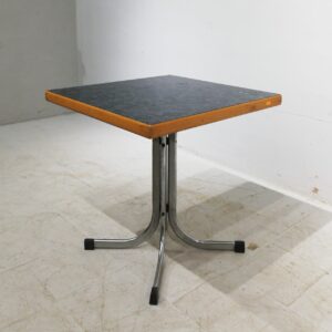 Mesa de fórmica de 70x70cm de segunda mano en venta en cabauoportunitats.com