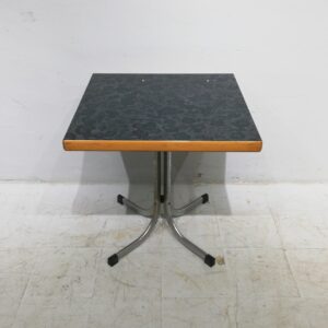 Mesa de fórmica de 70x70cm de segunda mano en venta en cabauoportunitats.com