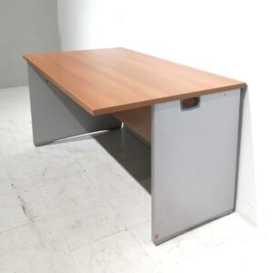 Mesa de oficina de 140x80cm de segunda mano en venta en cabauoportunitats.com