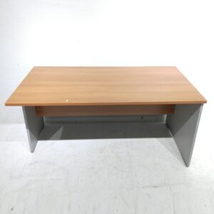 Mesa de oficina de 140x80cm de segunda mano en venta en cabauoportunitats.com