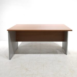 Mesa de oficina de 140x80cm de segunda mano en venta en cabauoportunitats.com