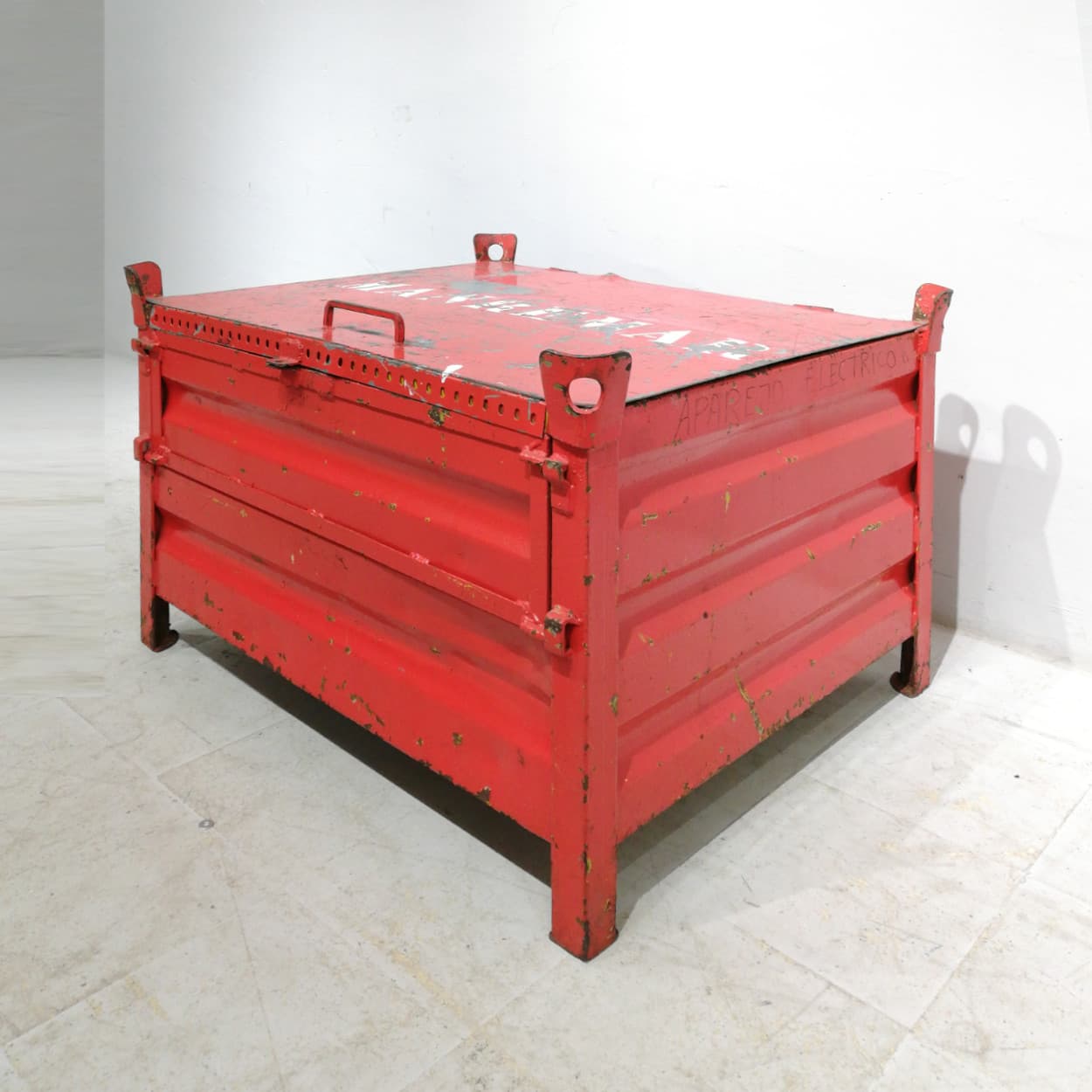 Contenidor de xapa de 99x85x67cm de segona mà en venda a cabauoportunitats.com Balaguer - Lleida - Catalunya