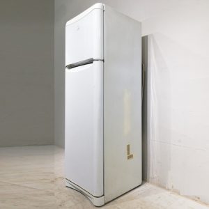 Frigorífico con congelador INDESIT de 174cm de segunda mano en venta en cabauoportunitats.com