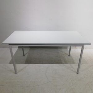 Mesa reforzada de melamina de 160x80x76cm en venta en cabauoportunitats.com