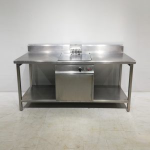 Taula d'acer inoxidable amb fregidora de segona mà en venda a cabauoportunitats.com Balaguer - Lleida - Catalunya