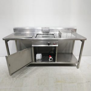 Taula d'acer inoxidable amb fregidora de segona mà en venda a cabauoportunitats.com Balaguer - Lleida - Catalunya