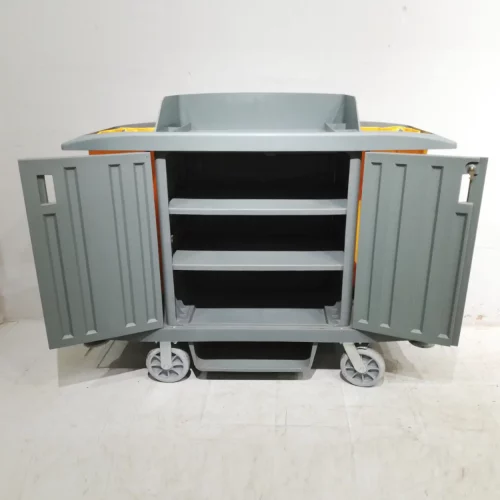 Carro de servicio RUBBERMAID con armario central en venta en cabauoportunitats.com