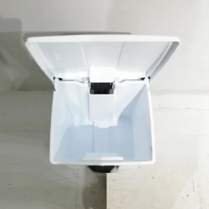 Papelera blanca con pedal de 41x38x41cm de segunda mano en venta en cabauoportunitats.com