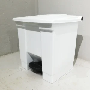 Papelera blanca con pedal de 41x38x41cm de segunda mano en venta en cabauoportunitats.com