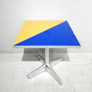Mesa con pata central de 70x70cm de segunda mano en venta en cabauoportunitats.com