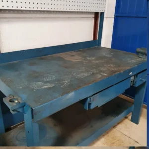 Banc de treball de 150x78x90cm amb plafó i cargol en venda a cabauoportunitats.com