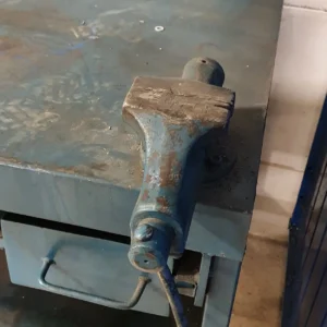 Banc de treball de 150x78x90cm amb plafó i cargol en venda a cabauoportunitats.com