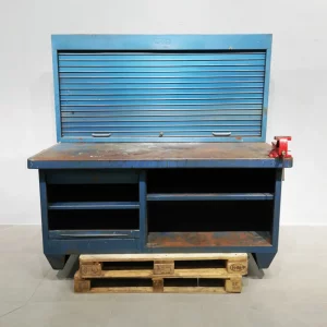Banc de treball de 176cm de segona mà amb cargol de taula i armari en venda a cabauoportunitats.com Balaguer - Lleida - Catalunya