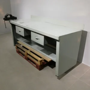 Banc de treball de 201cm de segona mà amb cargol de taula en venda a cabauoportunitats.com Balaguer - Lleida - Catalunya