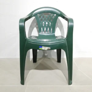 Lot de 2 cadires de terrassa de color verd de segona mà en bon estat a cabauoportunitats.com