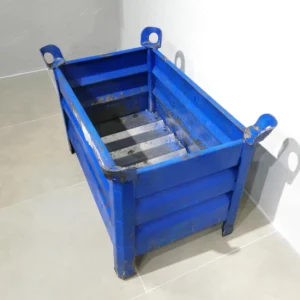 Contenidor metàl·lic apilable de 80x50cm de segona mà en venda a cabauoportunitats.com