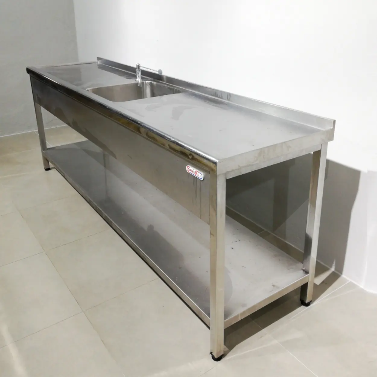 Taula de treball d'inox amb pica de segona mà en venda a cabauoportunitats.com Balaguer - Lleida - Catalunya