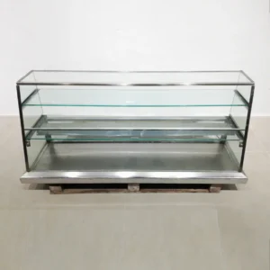 Vitrina neutra de 2 pisos (150x40x60cm) en venda a cabauoportunitats.com